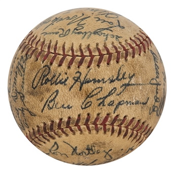 1946 Philadelphia Phillies vs NY Giants Team Signed and Used ONL Baseball with 29 Signatures Including Johnny Mize, Ben Chapman, and Ernie Lombardi (Beckett)